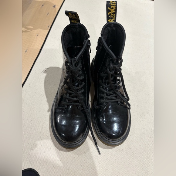 EUC-Junior 1460 Patent Leather Lace Up
Boots in Black | Dr. Martens - Picture 9 of 13